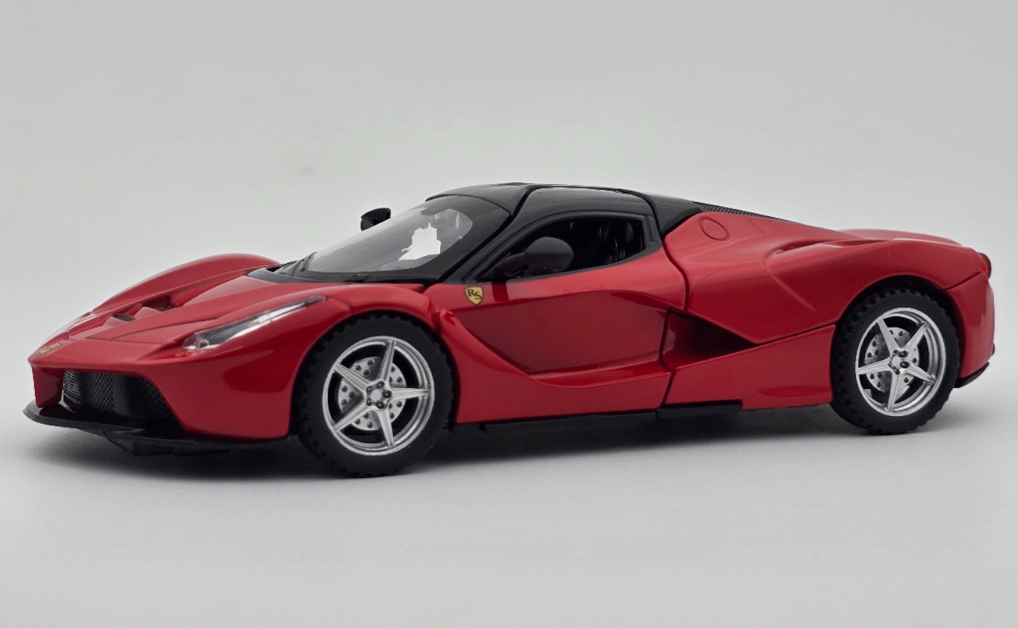 Minimotiv Ferrari LaFerrari 1:32 diecast Scale Model car collectible