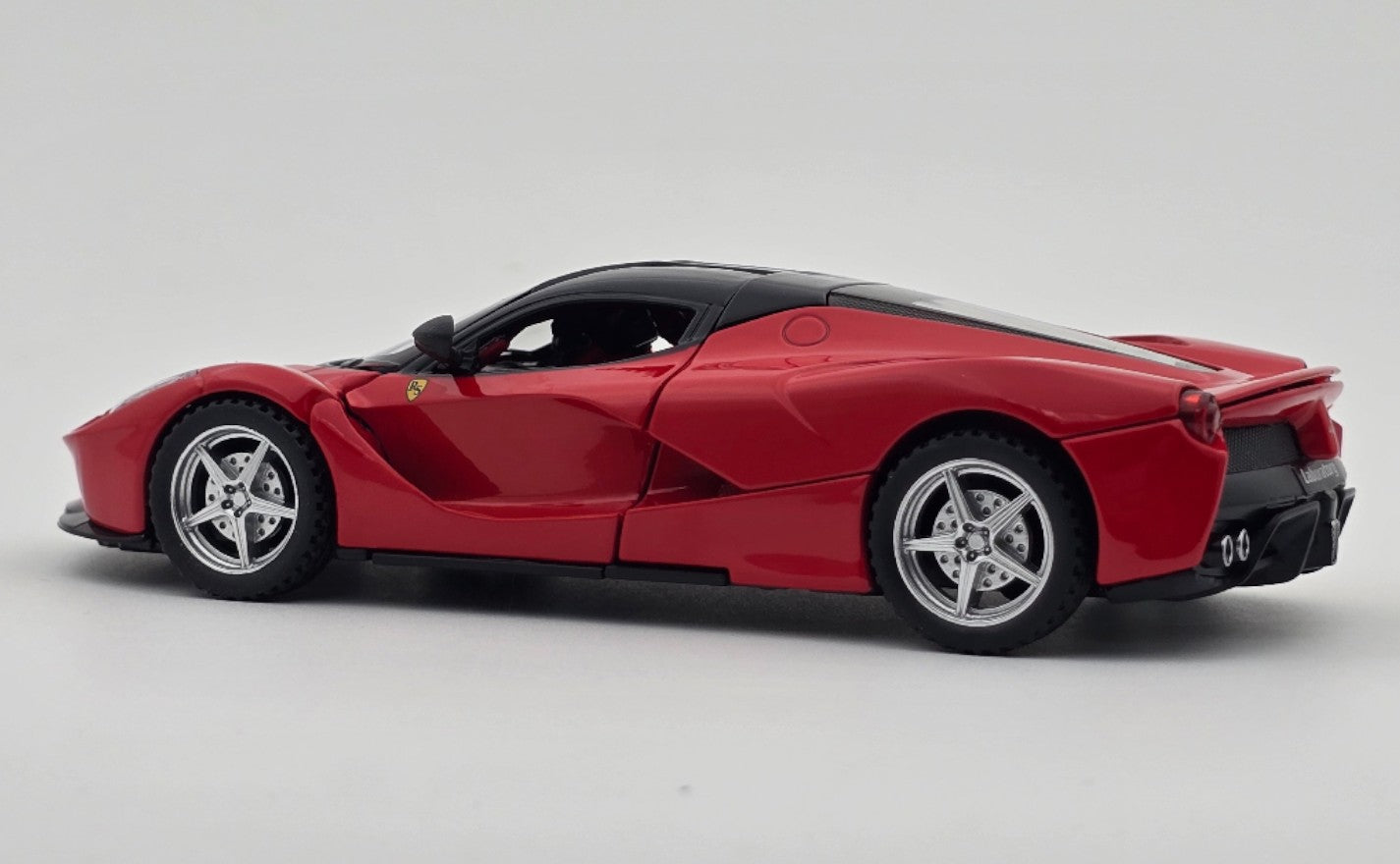 Minimotiv Ferrari LaFerrari 1:32 diecast Scale Model car collectible