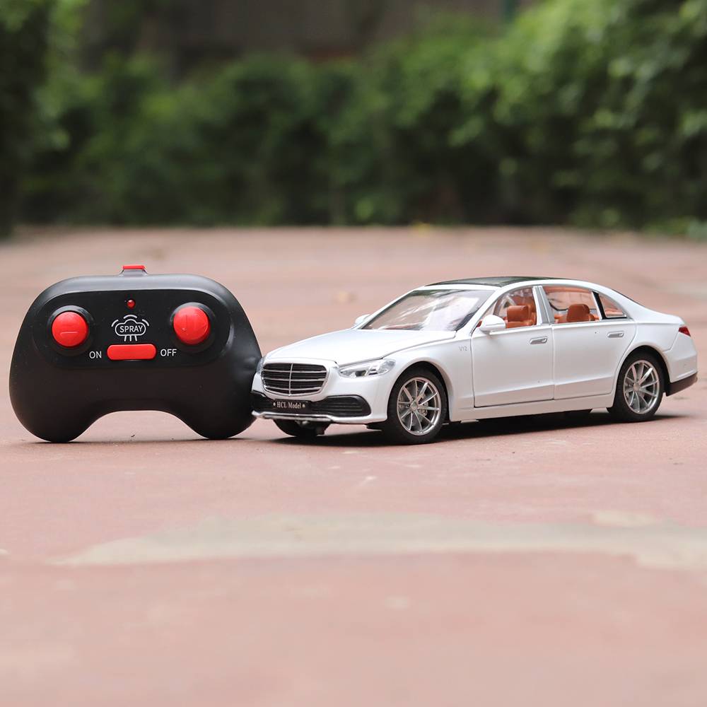 Remote Control Diecast Resembling Maybach Car with Smoke Effect | Openable Doors & Light | 1:22 Scale