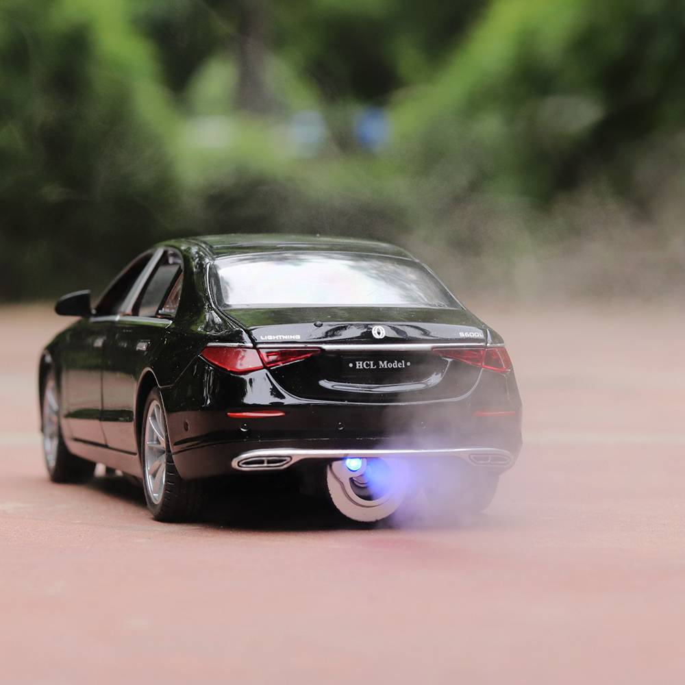 Remote Control Diecast Resembling Maybach Car with Smoke Effect | Openable Doors & Light | 1:22 Scale