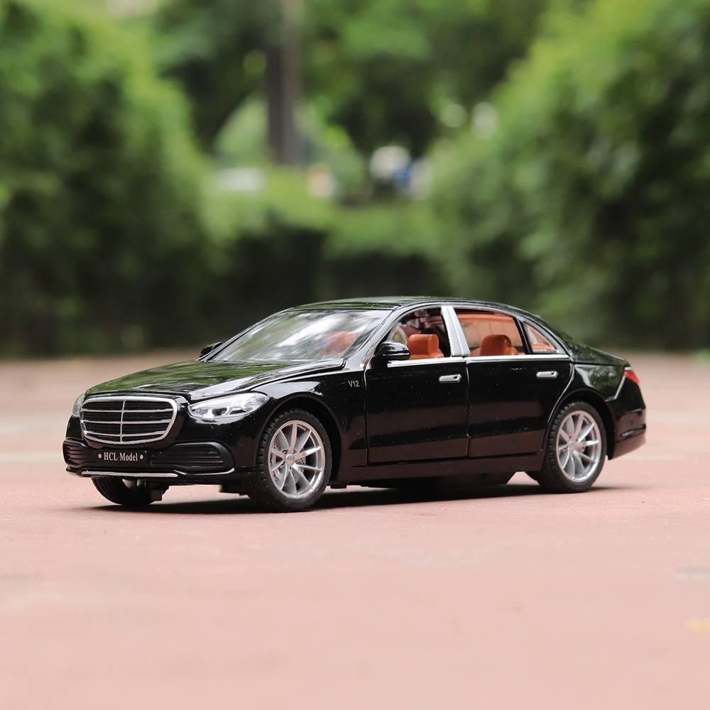 Remote Control Diecast Resembling Maybach Car with Smoke Effect | Openable Doors & Light | 1:22 Scale