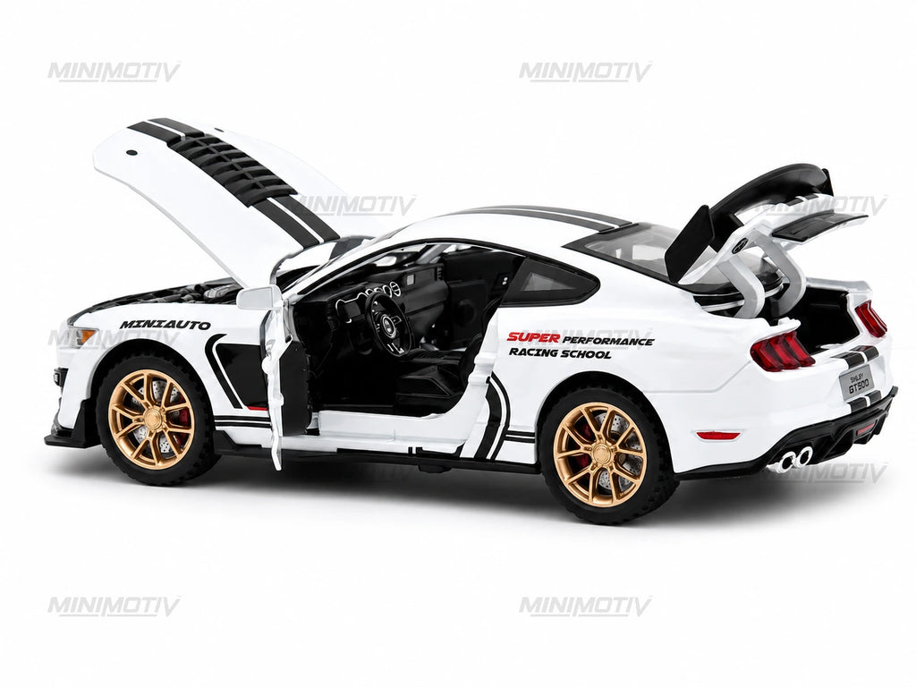 Ford Mustang Shelby GT500 1:32 Metal Diecast Car (16x7 cm)