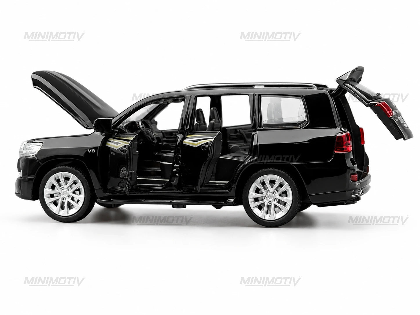 Toyota Land Cruiser LC200 1:32 Metal Diecast Car (15x6 cm)